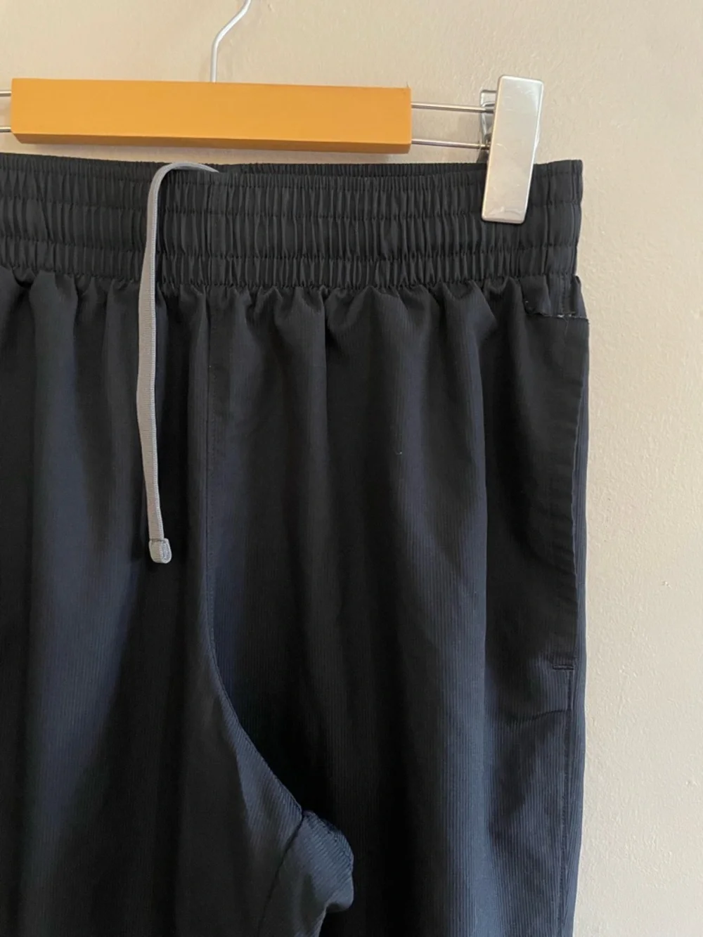 Under Armour Black Lightweight Track Pants – Size Small GUC *Flaw - Picture 5 of 16